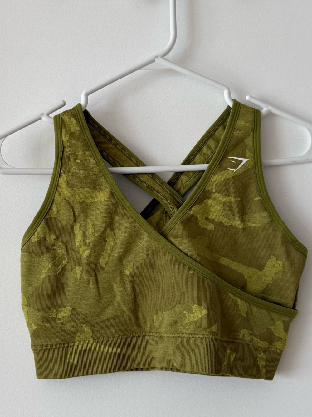 Gymshark Adapt Camo Seamless Sports Bra – Savanna / Griffin Green – Size L